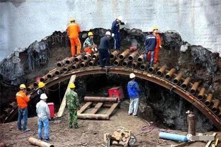 中阳隧道钢花管支护案例